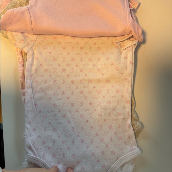 Juicy Couture Light Pink Baby Bodysuit Set, 18 months - Picture 3 of 5